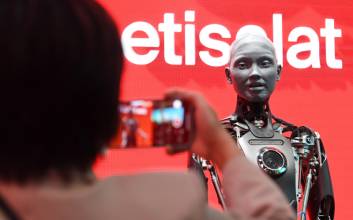 “How can I keep my desk?”… AI is taking office jobs first.