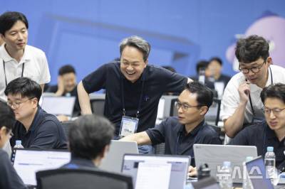 진옥동 신한금융 회장 "AI 대전환 시기, 리더들이 변화를 주도해야"