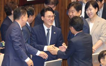 김민석 인준안 국회 통과…국민의힘 불참 속 강행