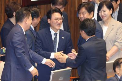 김민석 인준안 국회 통과…국민의힘 불참 속 강행