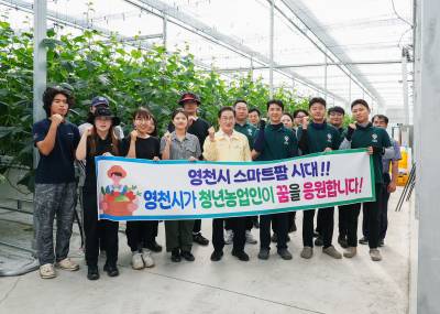 영천 스마트팜 첫 결실 맺다..."입주 한달 만에 오이 수확"