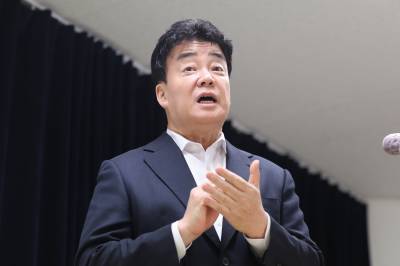 백종원, 유튜브 손 본다…시총 7천억 → 3천억 급락에 돌파구 될까