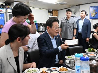 “골목이 살아야 경제가 산다”…李 대통령, 삼겹살에 소맥 먹고 외식 동참 당부