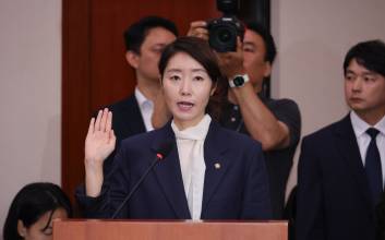 "다시는 이 바닥서 일 못하게 하겠다"…강선우, 취업 방해 의혹