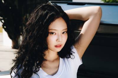 블랙핑크 제니 신더니 품절…'발가락 신발' 정체는