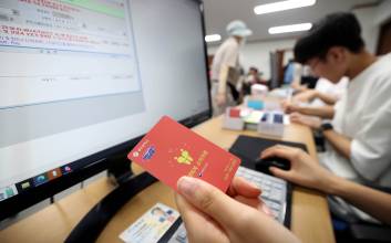 "첫날부터 서버 폭주"…민생쿠폰, 실속 있게 받는 법은