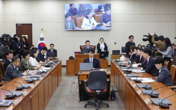 ‘퇴직연금’ 의무화 시대 오나…은행 vs 증권사, 뭉칫돈 어디로