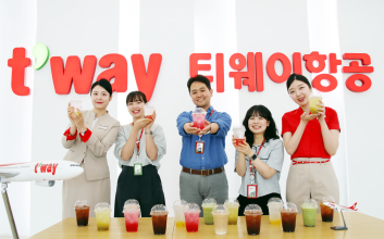 “여름철 힘내세요”...티웨이항공, 중복 맞이 간식 이벤트 진행