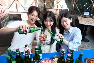 "오징어 게임 대박이네"...테라·참이슬 한정판 5000만병 완판
