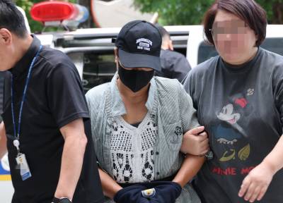 남편 중요부위 절단한 50대 아내 법원 출석