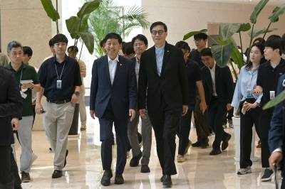 경제부총리-한은 총재 상견례…"한국 경제 재도약에 절박감"