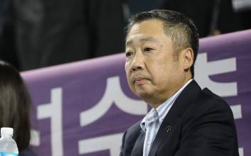 RSU 제도에 웃은 두산 박정원 회장, 상반기 보수 '재계 최고'