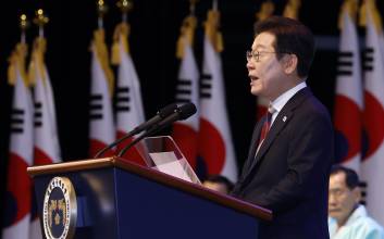 [속보] 李대통령 "北 체제 존중…흡수통일 추구 않을 것"