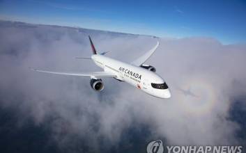 에어캐나다 승무원 1만여명 파업 돌입…항공편 수백편 결항