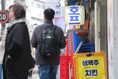 소상공인 매출 여전히 뒷걸음…술집 매출 10% 급감