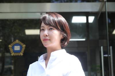 황정음, 회삿돈 43억 횡령해 코인 투자 혐의…檢 징역 3년 구형