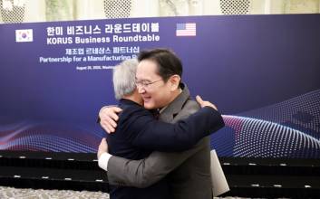 “우린 깐부잖아”…젠슨 황, 이재용·정의선과 ‘깐부치킨’서 AI 도원결의