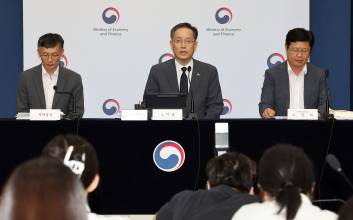교육세 부담에 손해율 악화까지...악재 겹친 보험업계