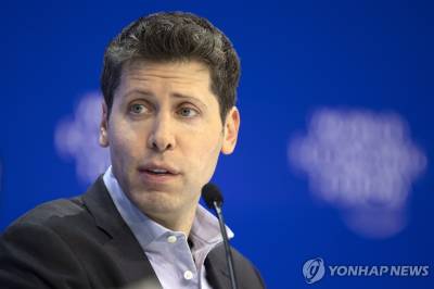 월가 스타 분석가, 올트먼 '월드코인'에 베팅…기업 주가 하루 새 30배 폭등