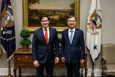 "트럼프, 구금 한국인 美 잔류 검토 지시…외교 협의 끝에 귀국 절차 재개"