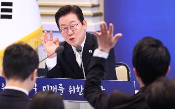 李대통령 "대주주 논란, 증시 활성화 '시험지'처럼 느껴져"…코스피 '또 최고가'