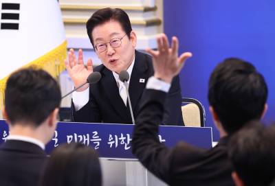 李대통령 "대주주 논란, 증시 활성화 '시험지'처럼 느껴져"…코스피, 안도