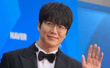 성시경도 터졌다…1인 소속사 '불법운영'에 "규정 인지 못해" 사과