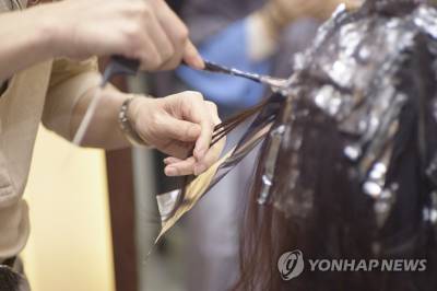 "다이소 5000원으로 내 머리 손질"…고물가 속 '셀프 미용' 대세