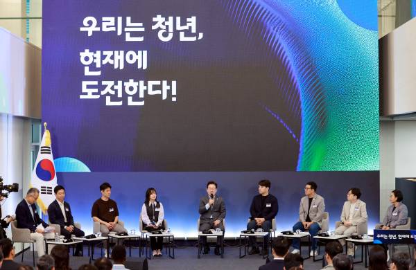 악화일로 청년 취업난, 그리고 규제 합리화  