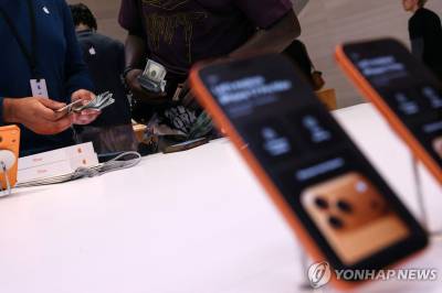 저렴이 없앤 아이폰17...팀 쿡 CEO "트럼프 관세와는 상관 없어"