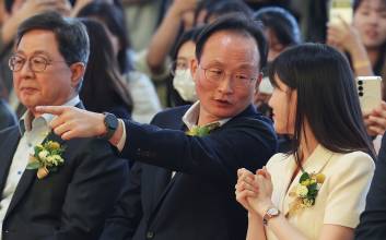 "실력으로 증명"…KB 계열사 CEO 출신 첫 은행장 '이환주 리더십'