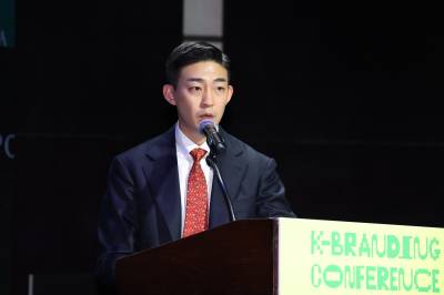  기조연설 하는 진우범 대표
