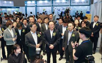 이환주 KB국민은행장, 신뢰 회복과 리딩뱅크 재도약 과제