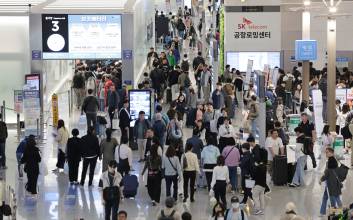 한은 "임시공휴일 지정, 소비 효과 별로 없었다"…해외여행 영향도