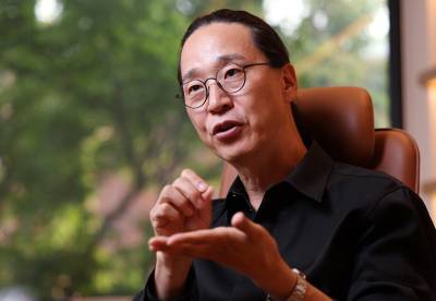 '작고 빠른 개인이 이긴다'...송길영 작가가 말하는 새로운 생존 공식