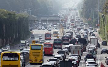 [속보] 정부 "車개소세 내년 6월말까지 인하…유류세 인하도 두달 연장"
