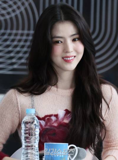 이준석 게시글에 '좋아요'…한소희, 정치색 논란에 "실수" 해명