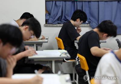 ‘중상위권 중고생’ 5년간 학력수준↓…국어 기초학력 ‘심각’