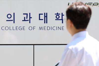 ‘의치한약수’에 불어닥친 여풍 조짐...의대 새내기 10명 중 4명은 여학생
