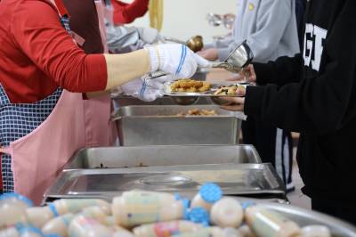日 기업, 외식비 부담에 직원식당 강화…점심 부담 해소