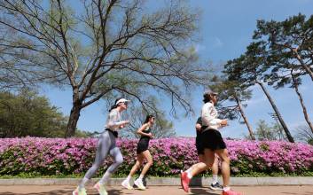 불황에도 뛰는 소비…패션 산업 움직이는 러닝 트렌드