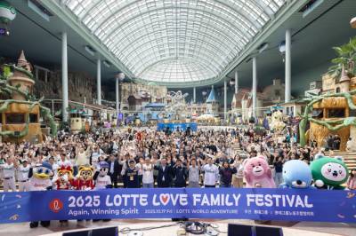 롯데, 임직원 가족 1만5000명 초청…롯데월드 통째로 빌렸다