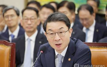 이억원 “부동산 공급대책 더 충실히 해 시장 안정 도모”