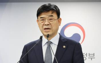 文정부 악몽이 또…與 번지는 '내로남불' 부동산 리스크
