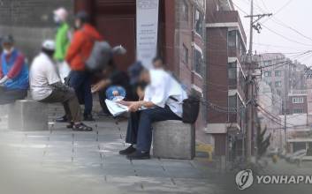 60세 이상 비정규직 300만 시대…‘죽기 전까지 일하는 사회’ 현실로