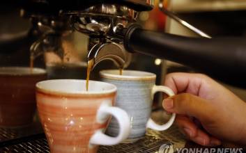 커피 버렸다가 '30만원 벌금?…런던 여성, 시민 여론에 구제