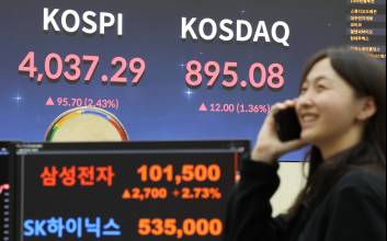 '전인미답' 코스피 4000…"그래도 아직 안 비싸"