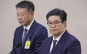 농협 압박하는 정치권...홈플러스 인수하면 이득?