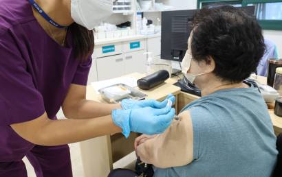 코로나·독감 동시접종 2주 만에 백신 품절…고령층 "맞고 싶어도 못 맞아"