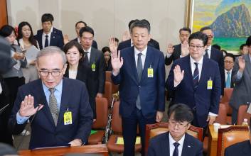 국감까지 불려 나온 김병주 회장…MBK 오너 리스크 언제까지